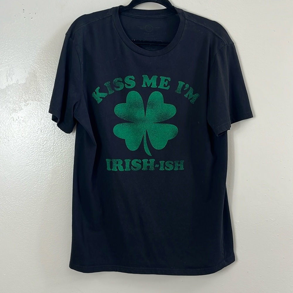 Saint Patrick’s Day black graphic tee men’s size L